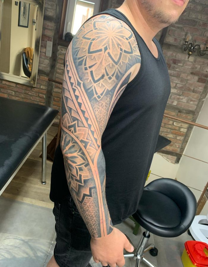 blackwork-tattoo-talisman-tattoo Talisman Tattoo Sabine Jacobs Raeren Beispiele Tattoos +32 472 05 09 84